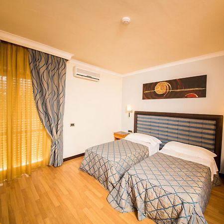 Hotel Ares Pontinia Номер фото