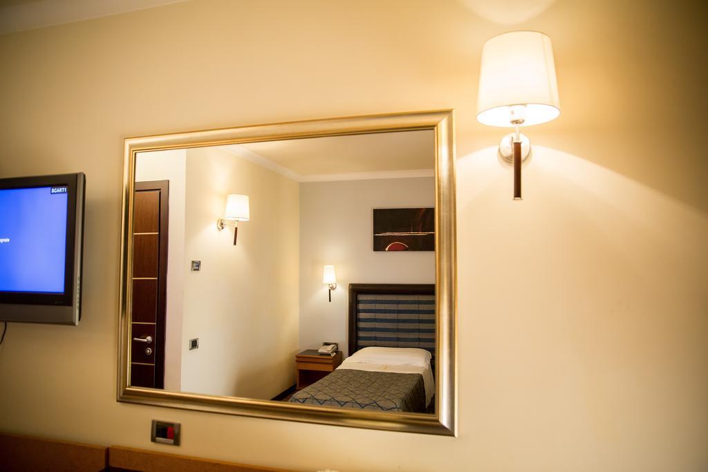 Hotel Ares Pontinia Номер фото