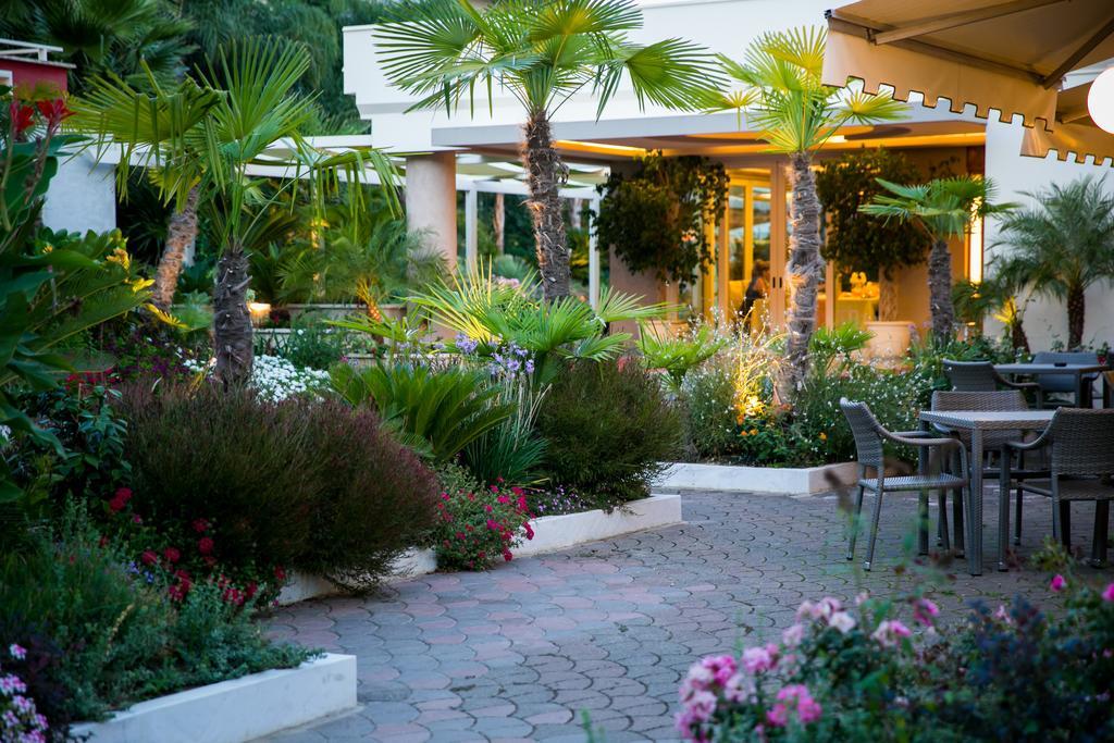 Hotel Ares Pontinia Екстер'єр фото