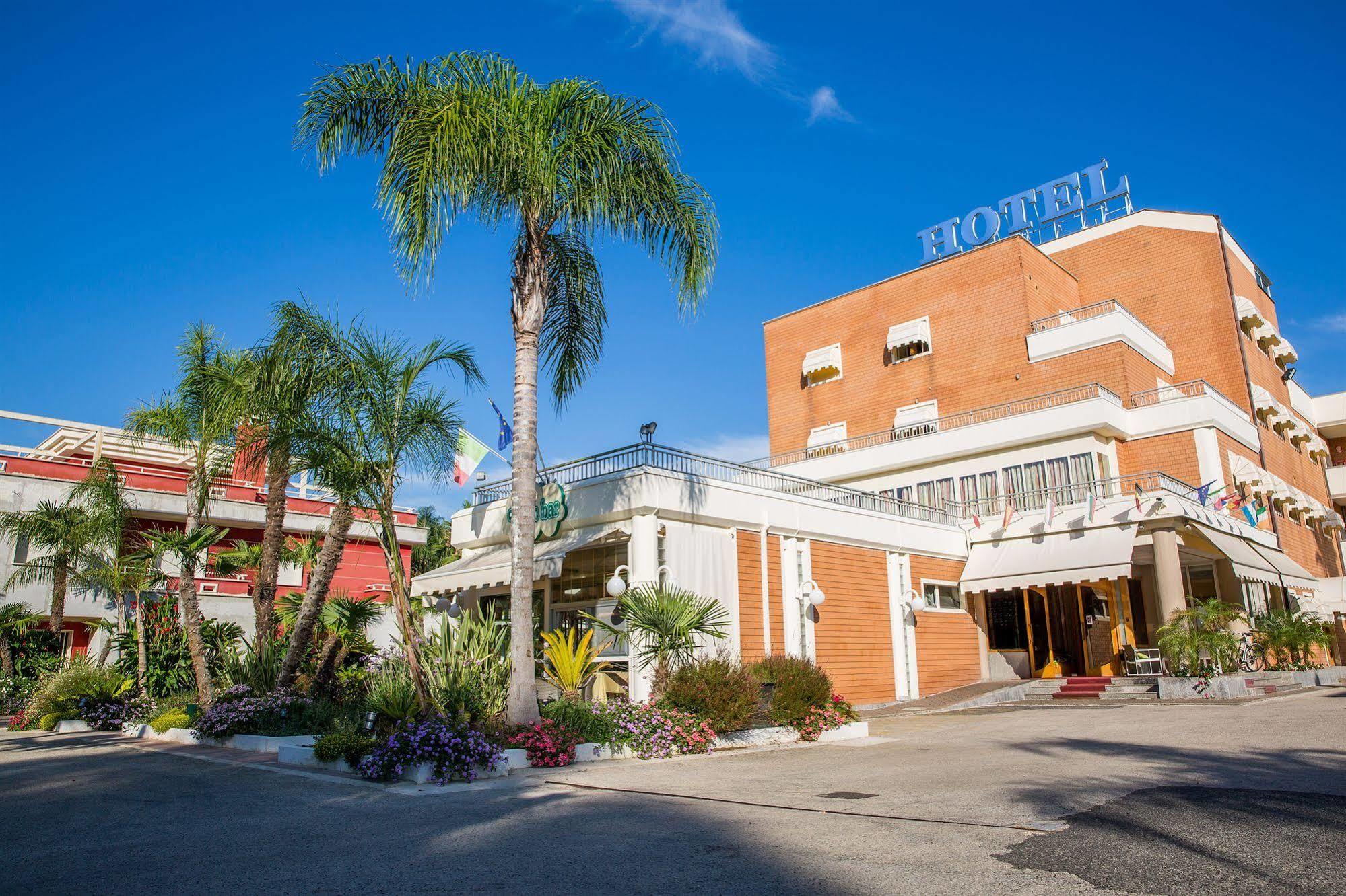 Hotel Ares Pontinia Екстер'єр фото